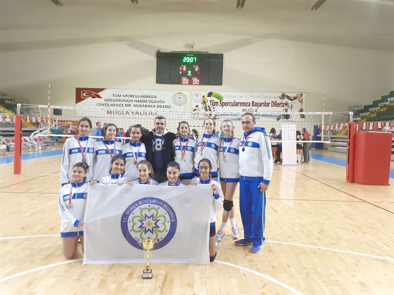 Büyükşehir Voleybolcuları Küçük Kadınlar Ligi şampiyonu oldu haberi